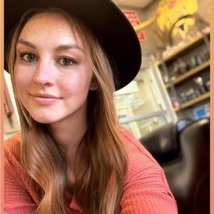 Meet your Posher, Mandy